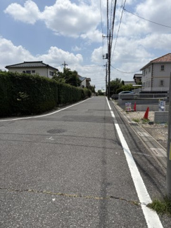 【前面道路含む現地写真】 | 川口市戸塚第7　全4棟 | 広々した6ｍの前面道路♪