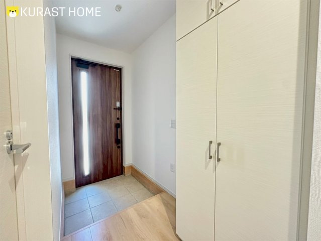 京都市西京区桂池尻町　新築戸建の玄関