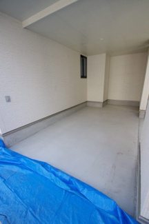 【駐車場】 | ビルトインガレージなので屋根付きです。