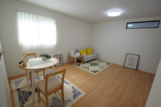 【居間・リビング】 | 【仲介手数料無料！！】府中市白糸台1丁目　新築戸建て（全1棟）4990万円 | 2階LDK15.4帖