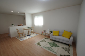 【居間・リビング】 | 【仲介手数料無料！！】府中市白糸台1丁目　新築戸建て（全1棟）4990万円