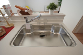 【キッチン】 | 【仲介手数料無料！！】府中市白糸台1丁目　新築戸建て（全1棟）4990万円 | 浄水器付き水栓