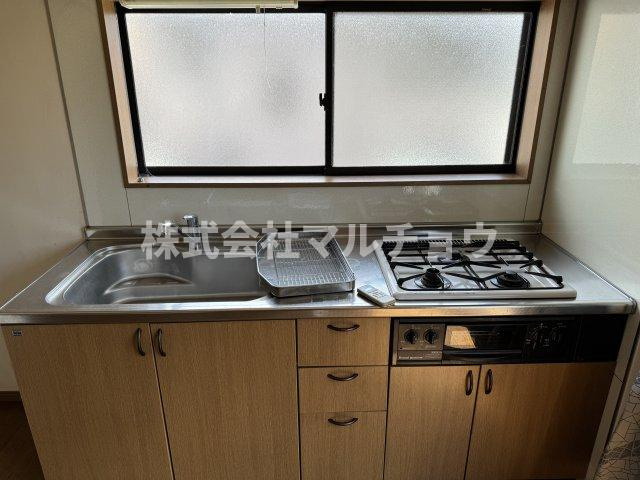下三栖店舗付住宅のキッチン|きれいなキッチンです