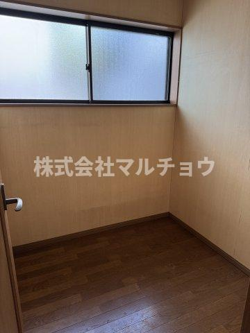 下三栖店舗付住宅の洋室|使い勝手のいい洋室です