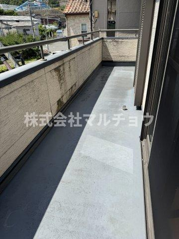 下三栖店舗付住宅のバルコニー|バルコニーからの眺めを楽しみながら食事をしませんか