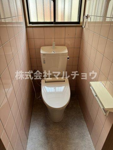下三栖店舗付住宅のトイレ|コンパクトで使いやすいトイレです