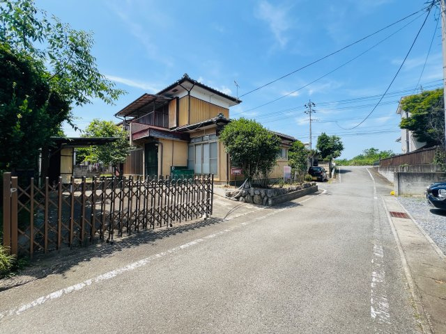 高崎市町屋町の前面道路含む現地写真|北東角地