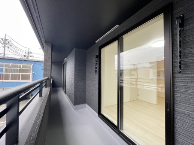 新築戸建・建売　福島市泉字仲田　GRAFARE　全2棟のバルコニー|2WAYバルコニーなので家事動線が取りやすい！急な雨も安心のインナーバルコニー。