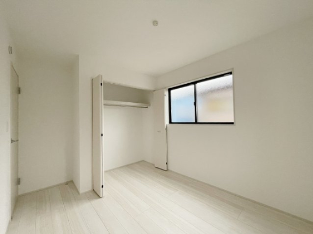 新築戸建・建売　福島市泉字仲田　GRAFARE　全2棟の洋室|ホワイト基調で清楚感たっぷり♪シンプルな内装なのでアレンジが楽しめそう！