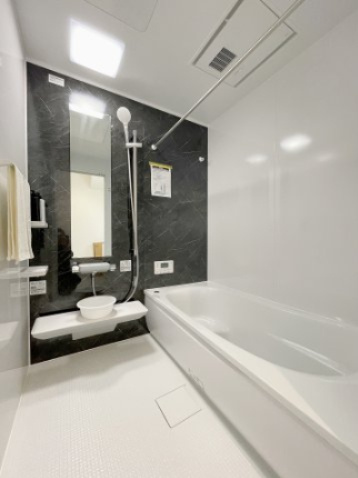 新築戸建・建売　福島市泉字仲田　GRAFARE　全2棟の浴室|バスベンチ付きのユニットバスなので半身浴が楽しめます♪