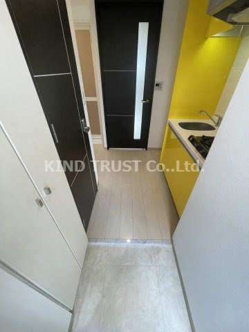 ビガーポリス143松ヶ枝町の玄関