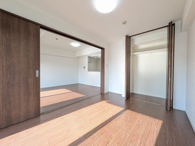 センチュリーめじろ台の子供部屋|～リビングに隣接している6.0帖の洋室です～