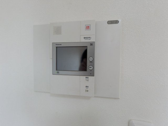 センチュリーめじろ台のセキュリティ|～TVモニター付インターホン　訪問者の確認に便利です～