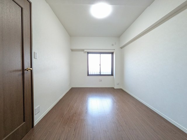 センチュリーめじろ台の寝室|～6.3帖の主寝室です～