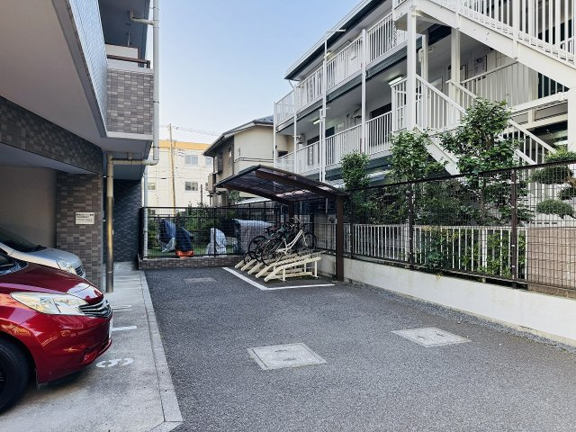 センチュリーめじろ台の駐輪場|～サイクルポート付きの駐輪スペース～