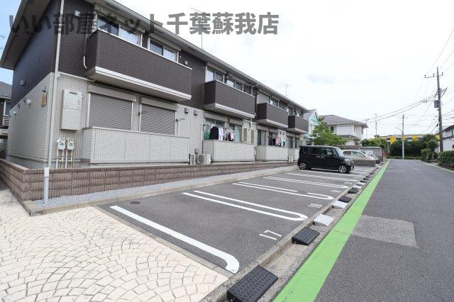 プルミエール　B棟の駐車場|車をお持ちの方に嬉しい駐車場付きの物件です