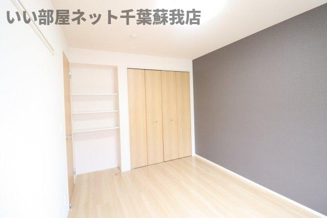 プルミエール　B棟の寝室|広くて明るい寝室