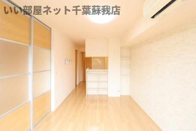 プルミエール　B棟の居間・リビング|こちらのリビングで趣味の時間をお楽しみください