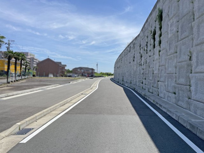 【前面道路含む現地写真】 | 鈴鹿市安塚町　事業用地 | 南東側前面道路