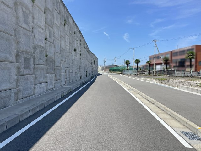 【前面道路含む現地写真】 | 鈴鹿市安塚町　事業用地 | 南東側前面道路