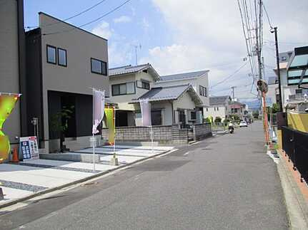 広島市佐伯区五日市中央１丁目の前面道路含む現地写真