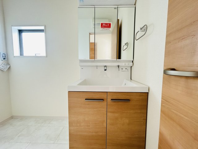 LG南城市知念久手堅　2号棟　＼☆ご成約時 50 万円キャッシュバック☆／の独立洗面台