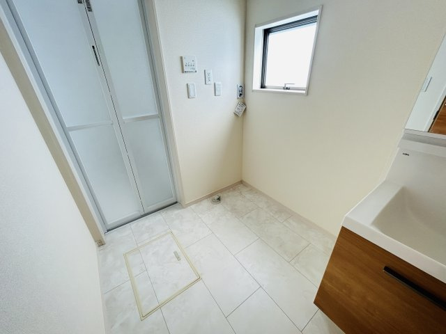 LG南城市知念久手堅　2号棟　＼☆ご成約時 50 万円キャッシュバック☆／の独立洗面台