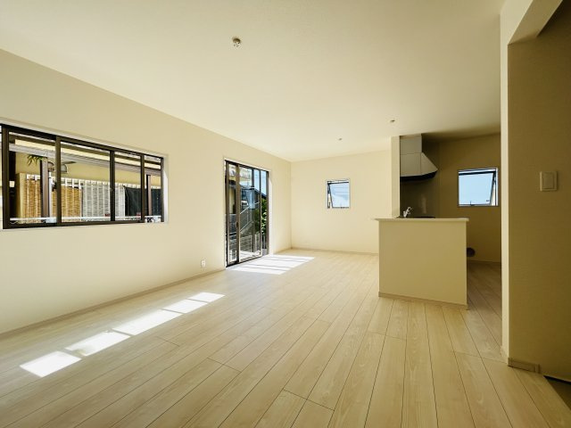 LG南城市知念久手堅　2号棟　＼☆ご成約時 50 万円キャッシュバック☆／の居間・リビング