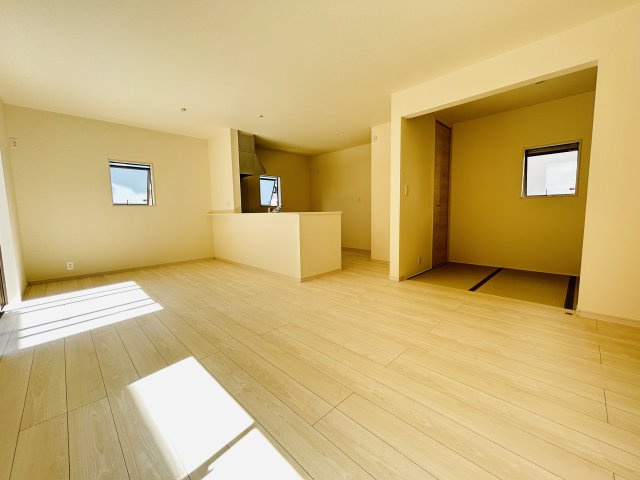 LG南城市知念久手堅　2号棟　＼☆ご成約時 50 万円キャッシュバック☆／の居間・リビング