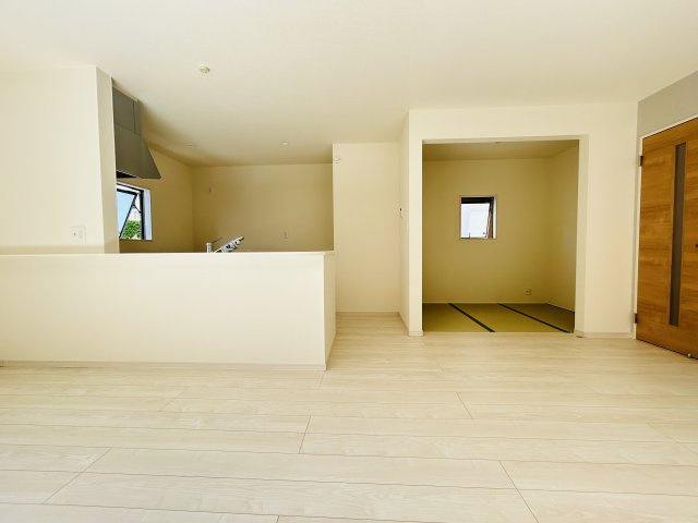 LG南城市知念久手堅　2号棟　＼☆ご成約時 50 万円キャッシュバック☆／の居間・リビング