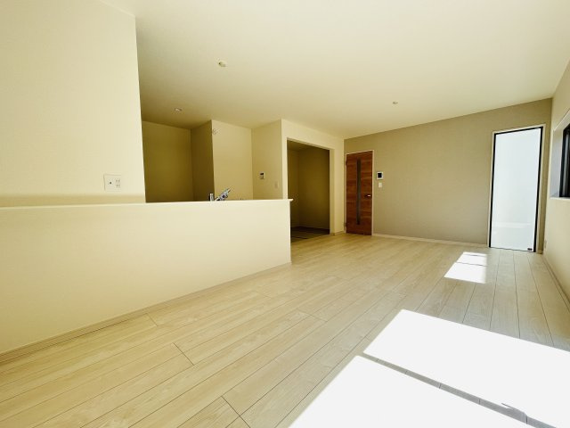 LG南城市知念久手堅　2号棟　＼☆ご成約時 50 万円キャッシュバック☆／の居間・リビング