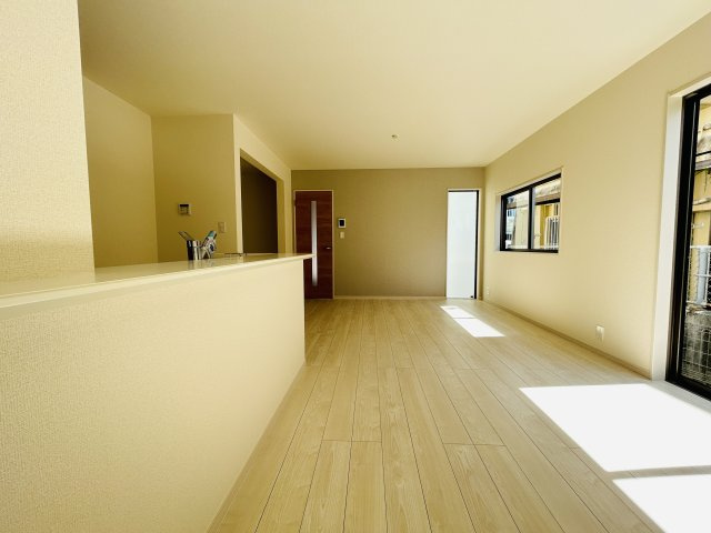 LG南城市知念久手堅　2号棟　＼☆ご成約時 50 万円キャッシュバック☆／の居間・リビング