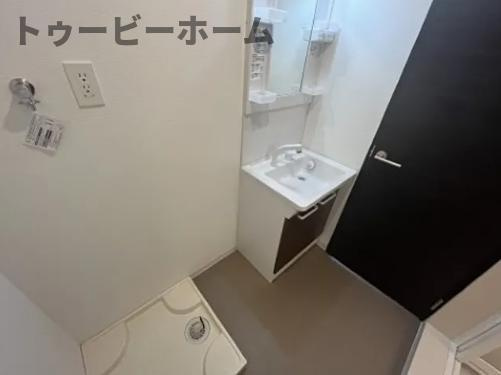 ジーメゾン川越南大塚 の洗面所|明るい洗面所です