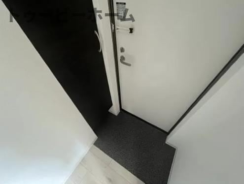 ジーメゾン川越南大塚 の玄関|収納もある玄関です