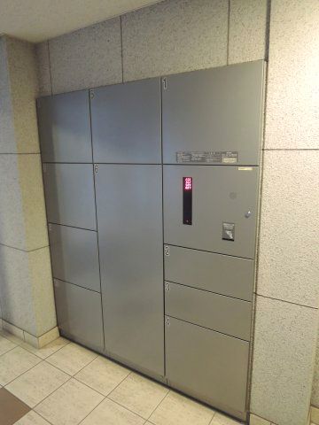 【設備】 | D‘レスティア金沢八景アクオ | 荷物の受け取りに便利な宅配ボックスです。