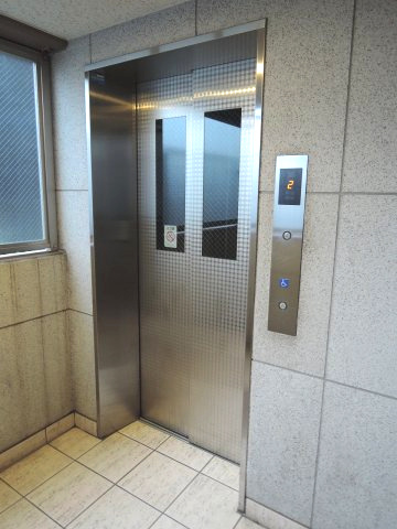 【その他共用部分】 | D‘レスティア金沢八景アクオ | お買い物時やベビーカーの出し入れに便利なエレベーター付です。