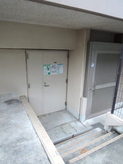 【その他共用部分】 | 敷地内ゴミ置き場です。