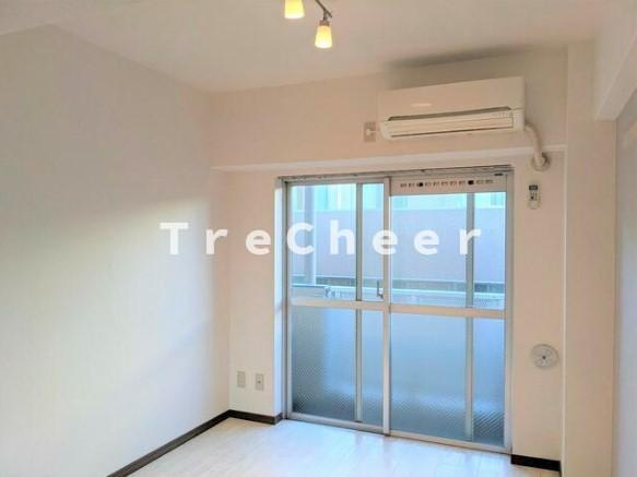 アーバン三園の居間・リビング