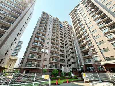 【外観】 | パルグラーサ札幌スクエアA棟 | 流行に左右されず、将来にわたって価値が継続する「上質」な佇まい。おしゃれな雰囲気や自然の潤い、親しみやすさといった暮らしを豊かにしてくれる住空間です。