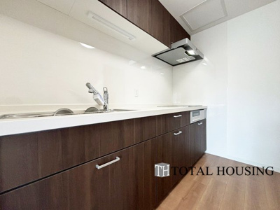 【キッチン】 | パルグラーサ札幌スクエアA棟 | 本を読みながら料理をしたり、家族とコミュニケーションを取りながら家事をしたり。毎日必ず使い、案外長い時間を過ごす場所だからこそ妥協したくない部分ですね♪