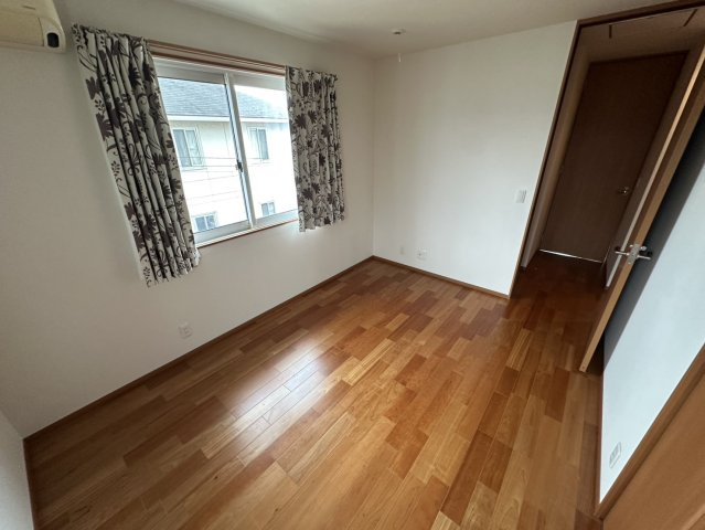 玉津町西河原戸建の洋室