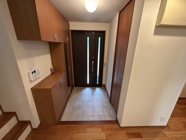 玉津町西河原戸建の玄関