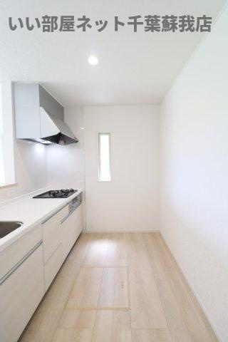 Kolet千葉川戸町のキッチン|コンパクトなキッチンで掃除もラクラク