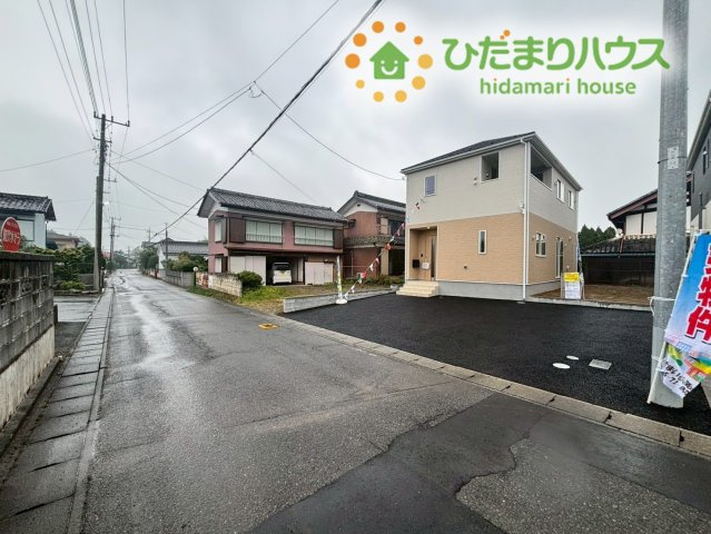 美里町白石第1　新築一戸建て　クレイドルガーデン　01の前面道路含む現地写真|道路幅があるので車の出し入れもラクラク♪