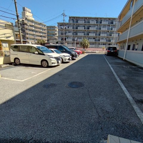 ラーバンライブ・別所沼の駐車場