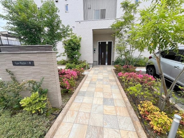 CASA FIORIRE三社のエントランス