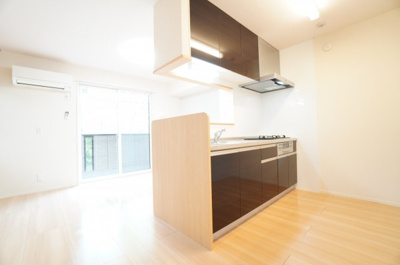 【居間・リビング】 | ラ・リアン C | ※同物件・同タイプの写真です。