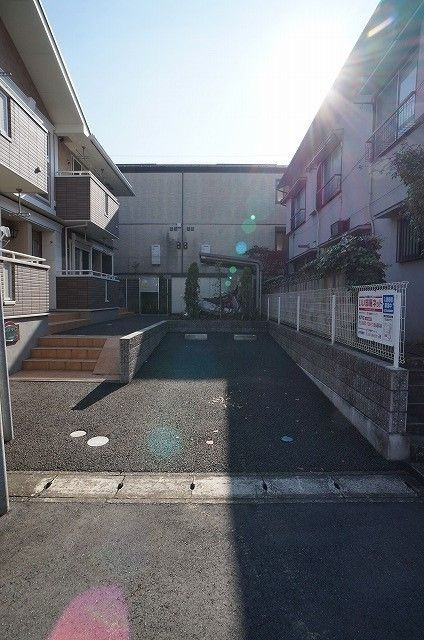 メゾン　ＭＯＲＩＫＯの駐車場