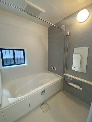 《仲介手数料無料》志木市柏町５丁目6-27(全1戸)新築一戸建てハートフルタウンの浴室|撮影日 2025年9月14日 13:30 晴れ
