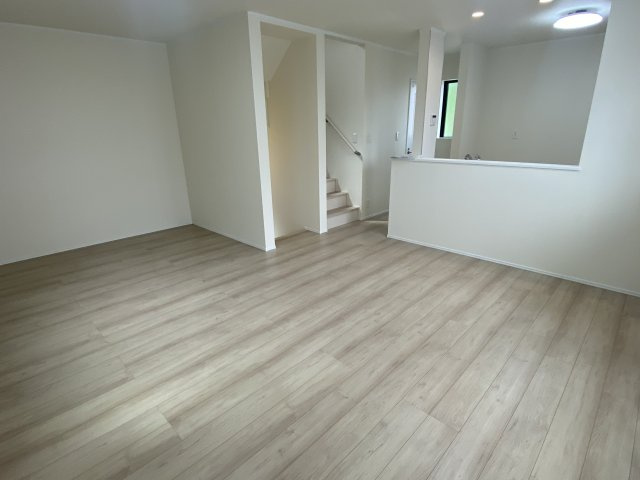 《仲介手数料無料》志木市柏町５丁目6-27(全1戸)新築一戸建てハートフルタウンの居間・リビング|撮影日 2025年9月14日 13:30 晴れ